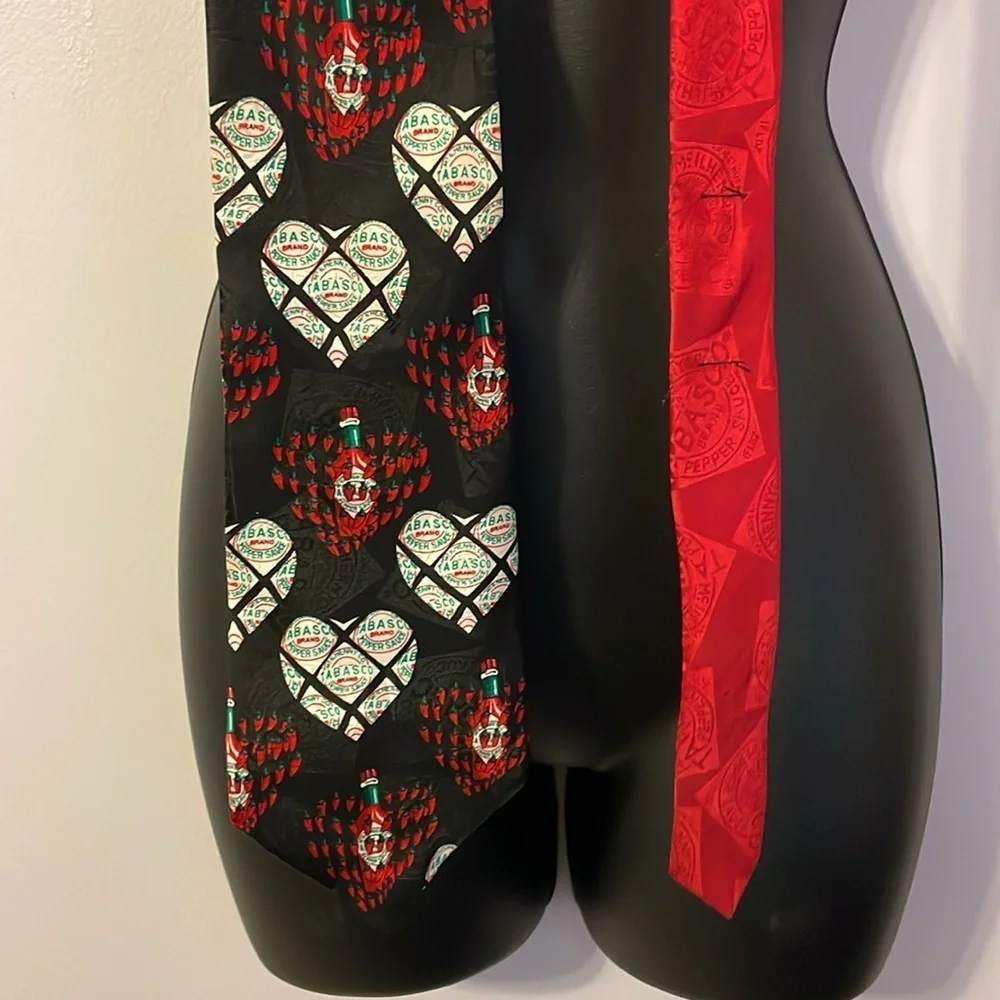 Tabasco Belk Heart Valentine’s Hot Pepper Black Red Necktie Tie Silk
